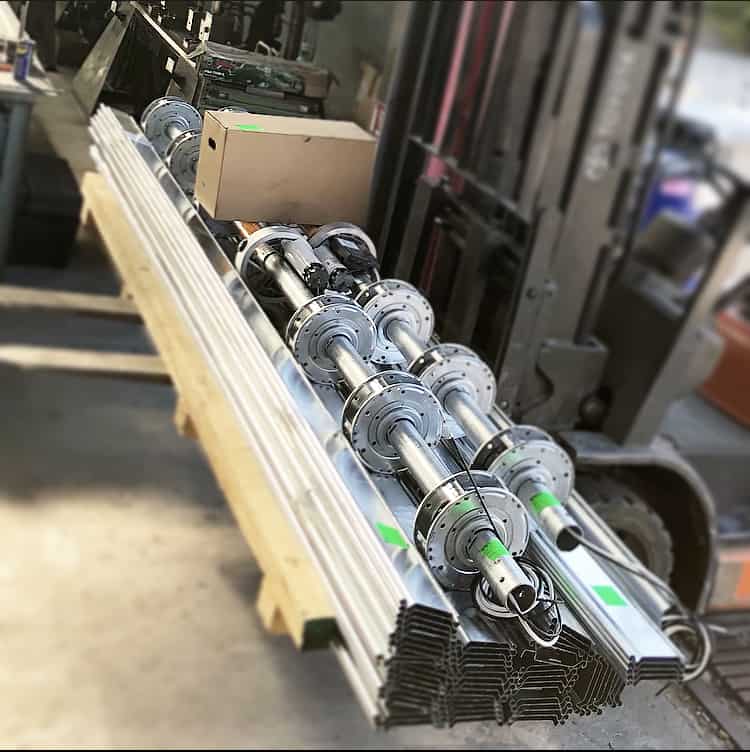 Axe de rideaux metallique